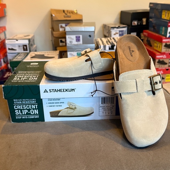 NIB Staheekum Crescent Buckle Clog - Picture 4 of 6